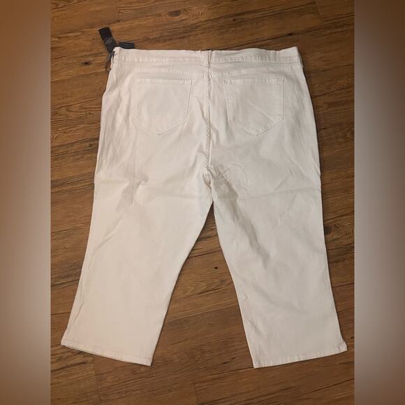 Nwt-Nydj Plus -Chloe Capri Colored Jeans, Optic White-22W - Picture 5 of 8